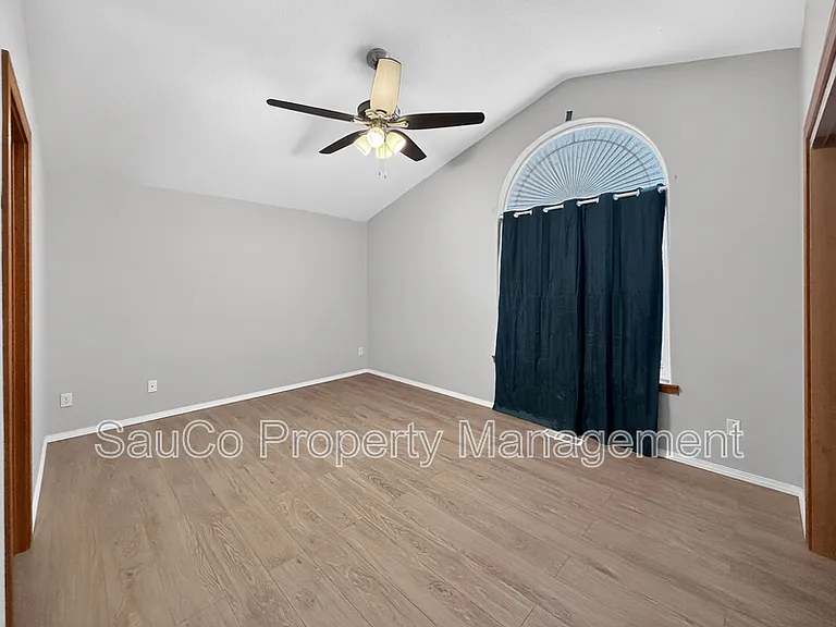 205 NW 8th Ct — Photo 11