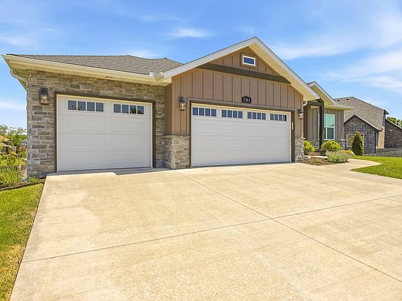 3rd image of 781 N Fox Hill Circle