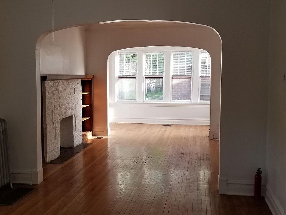 1st image of 3607 N Oakley Ave #1
