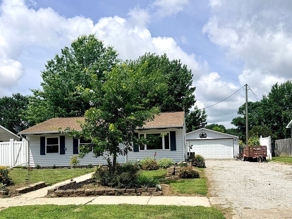 1st image of 323 Fairlane Dr