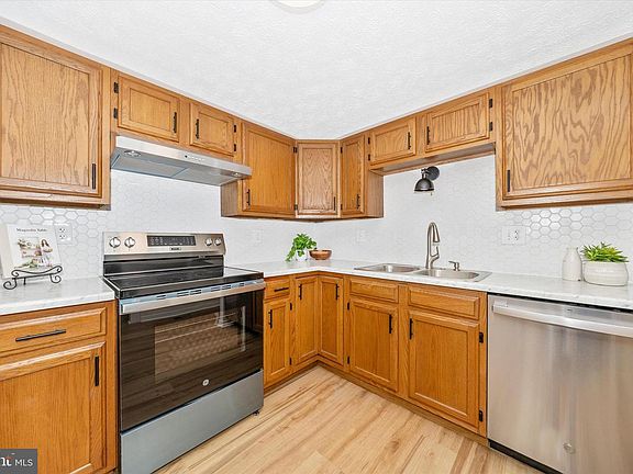 5th image of 214 Savage Rd