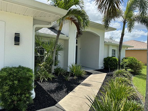 Black rubber mulch never needs maintenance.