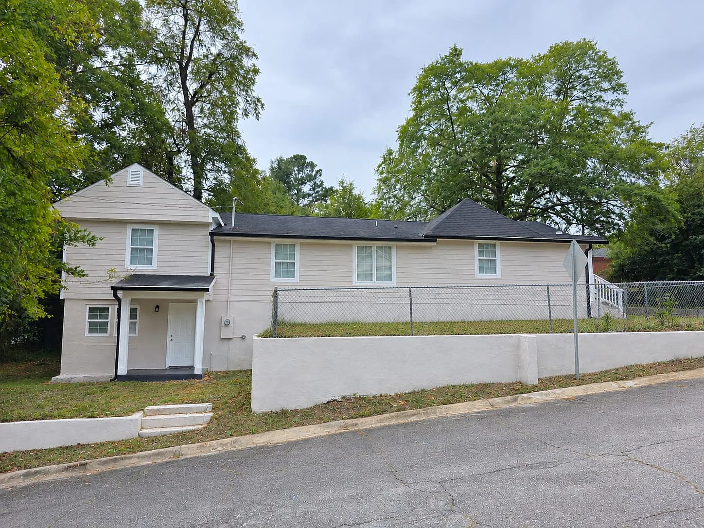 6 bed, 1839 sqft, $1,750 — Photo 1