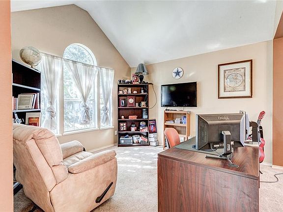 4th image of 2910 Yukon Dr