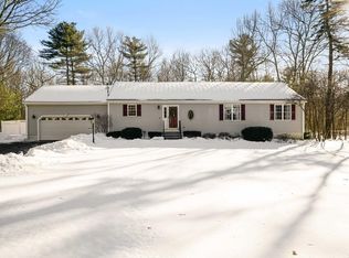 584 Chocolog Rd, Uxbridge, MA 01569