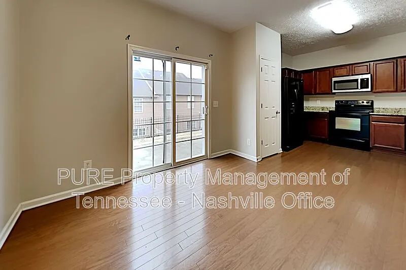 3 bed, 2.5 bath, 1573 sqft, $2,000 — Photo 3