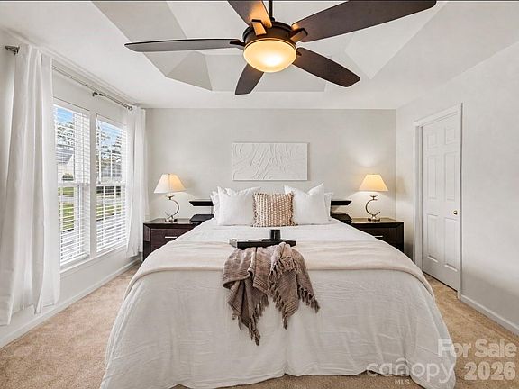 3rd image of 4228 Piccadilly Ln