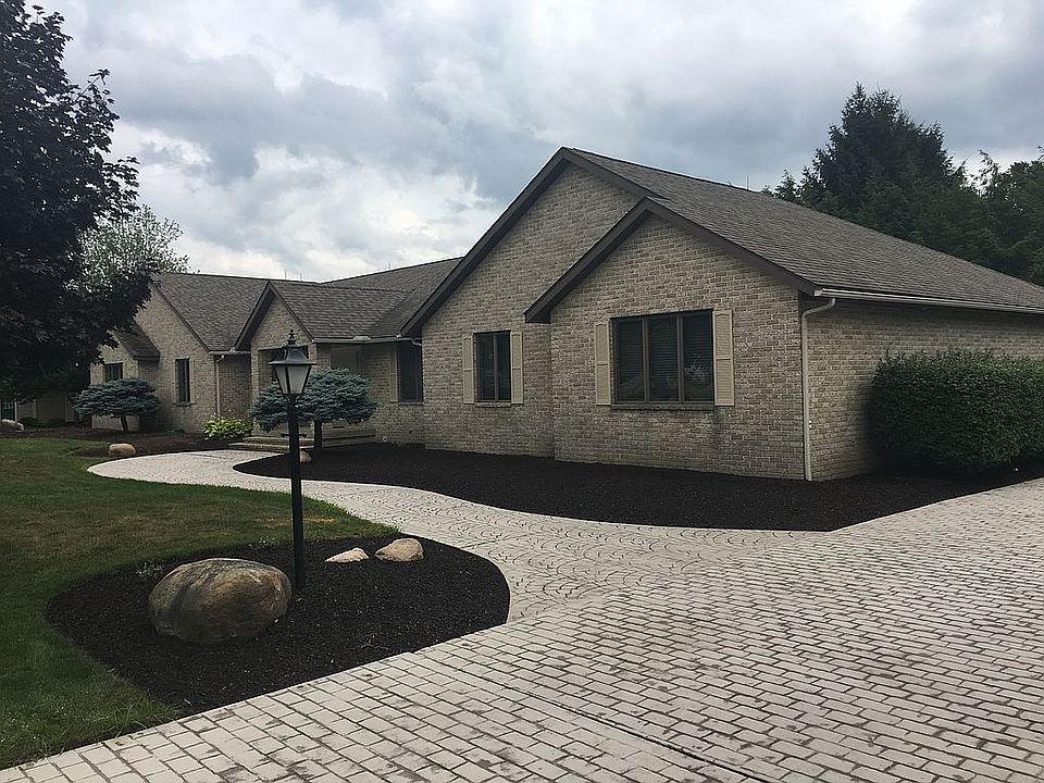 1st image of 694 Sydney Pl
