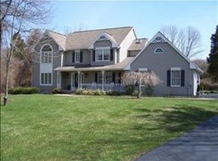 17 Chaucer Dr, Hackettstown, NJ 07840