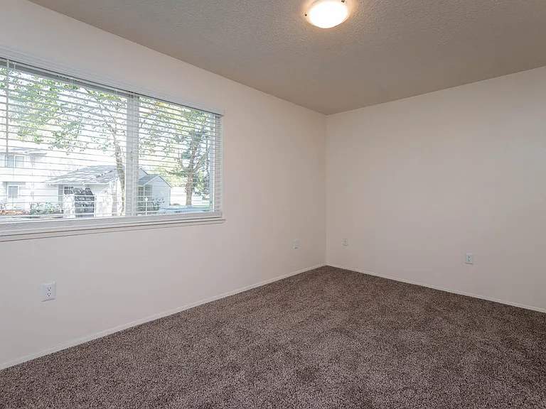 Fernwood | 1x1 Bedroom with natural light and wall to wall carpet