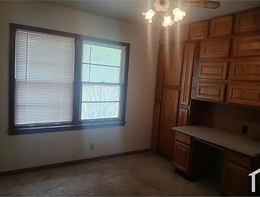 2413 Poplar St — Photo 3