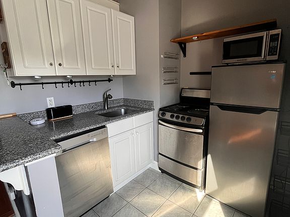 4th image of 537 E 4th St #2