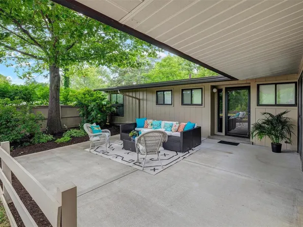 253 Horseshoe Dr, Saint Louis, MO 63122