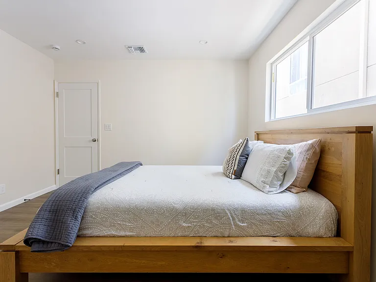 12422 Pacific Ave #3 — Photo 8