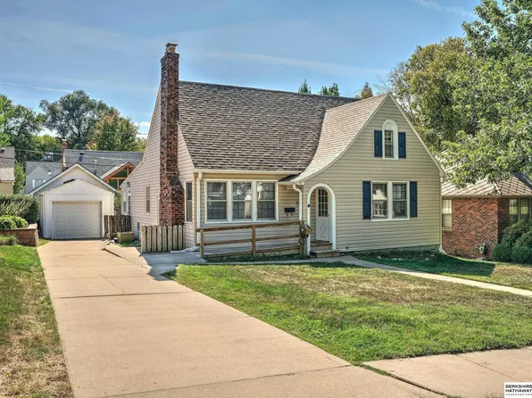 5807 Poppleton Ave, Omaha, NE 68106