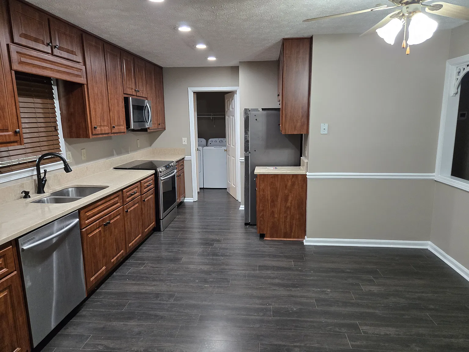 3 bed, 2750 sqft, $3,500 — Photo 2