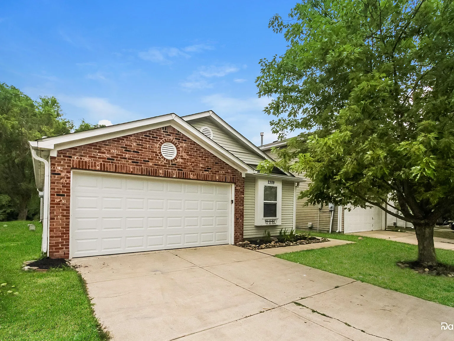 3 bed, 2.0 bath, 1128 sqft, $1,625 — Photo 3