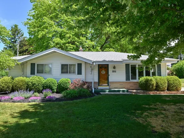 1642 Walters DRIVE, Cedarburg, WI 53024