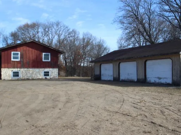 3874 Olsons Rd NW, Cambridge, MN 55008