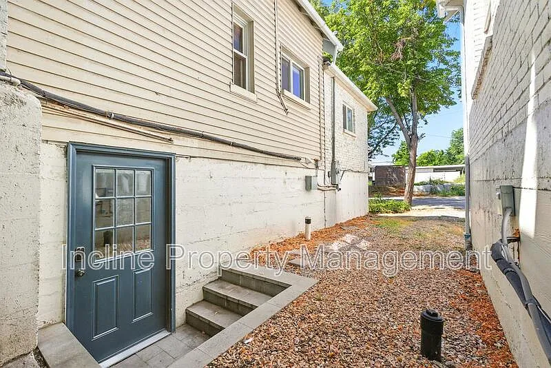 1 bed, 1.0 bath, $850 — Photo 2
