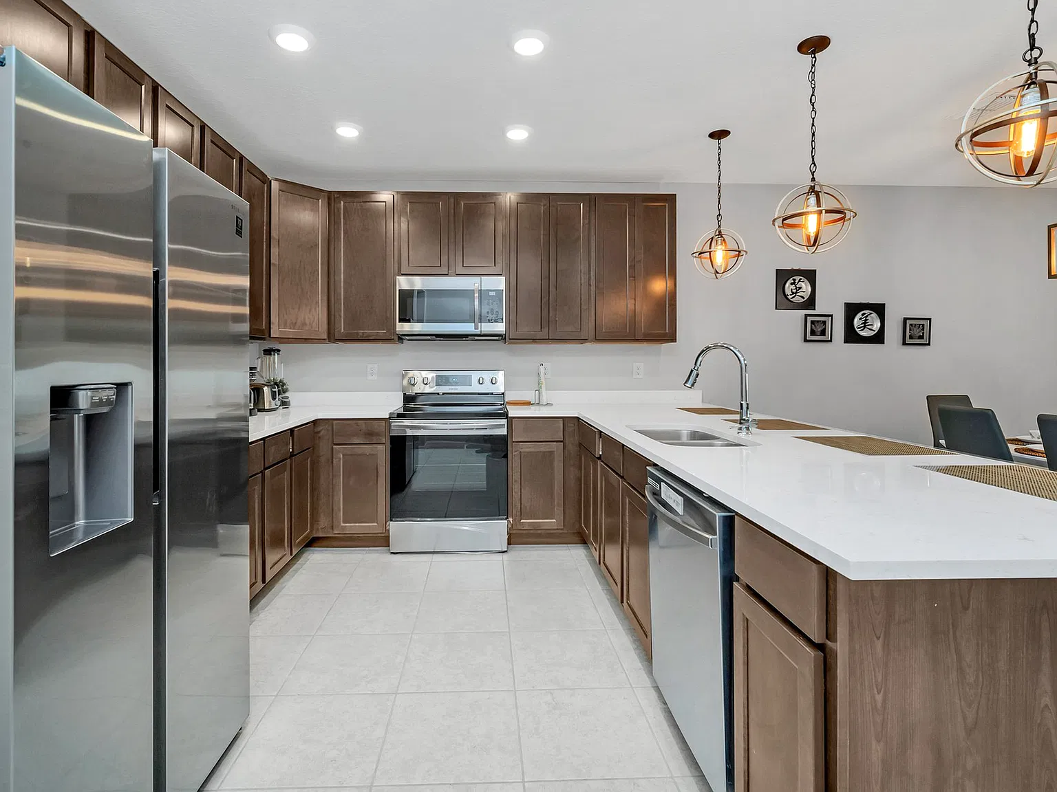 3 bed, 1762 sqft, $2,300 — Photo 2