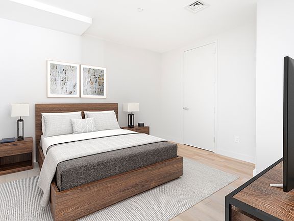 4th image of 75 Wall St #38R