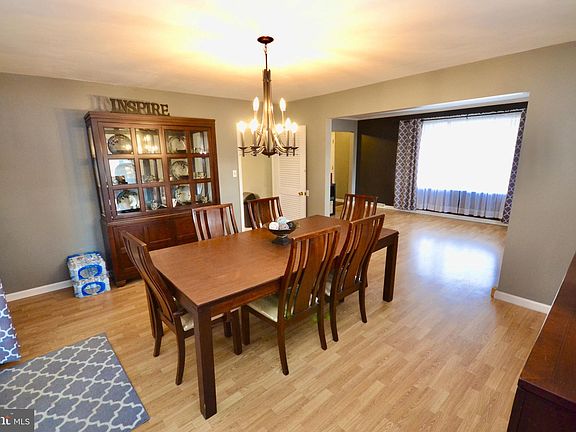 4th image of 1138 Iris Ave
