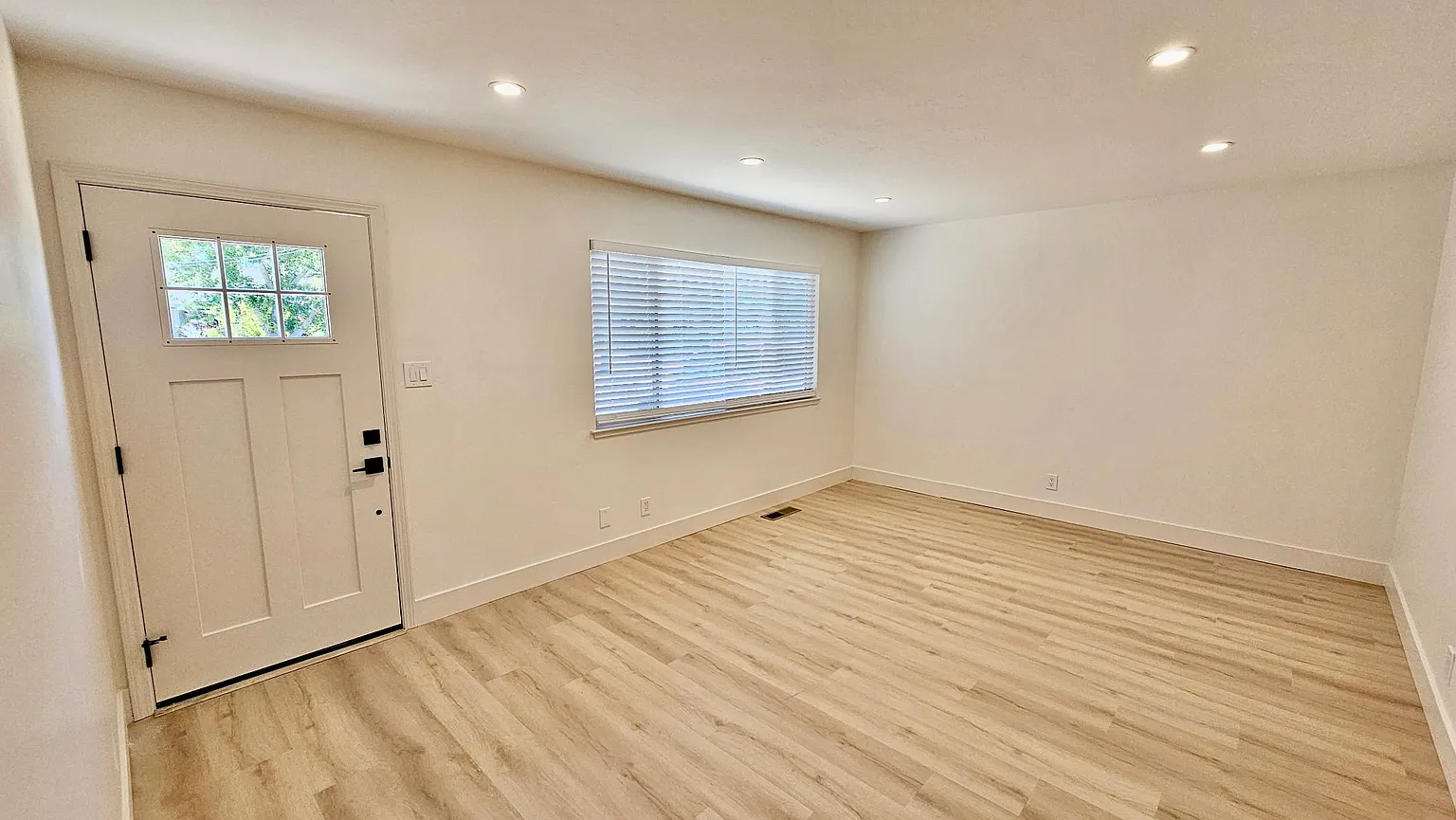 818 Vera Ave photo 1