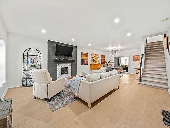 4th image of 2513 Woodland Ave