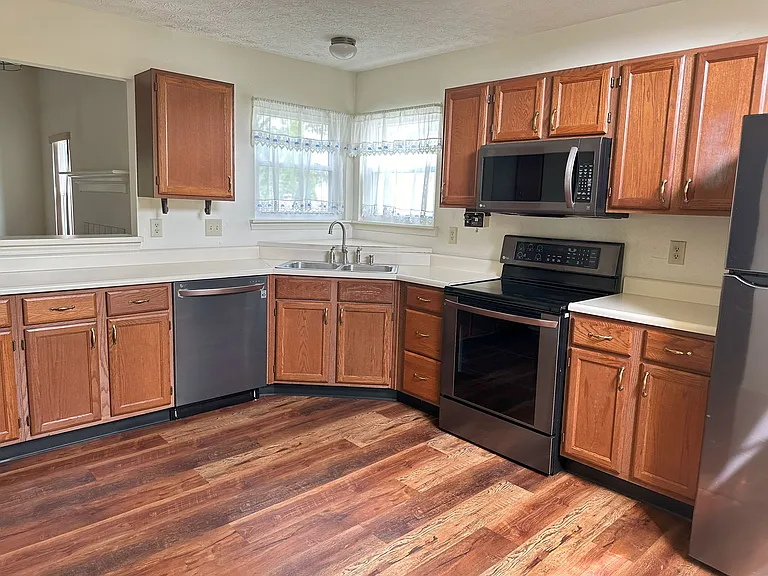 3004 Village Park North Dr — Photo 18