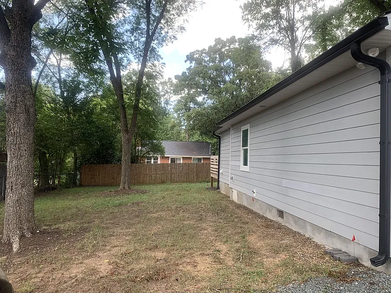 1013 Elm St — Photo 14
