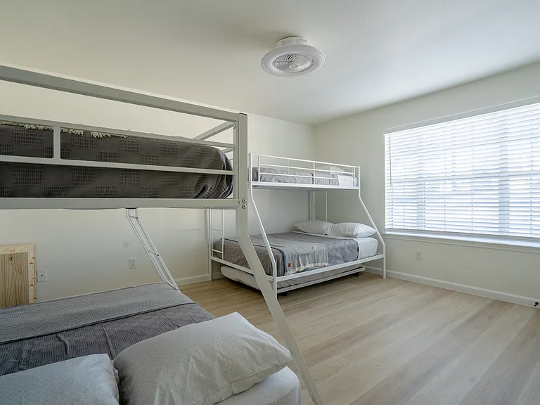 20712 Camel Back St — Photo 22