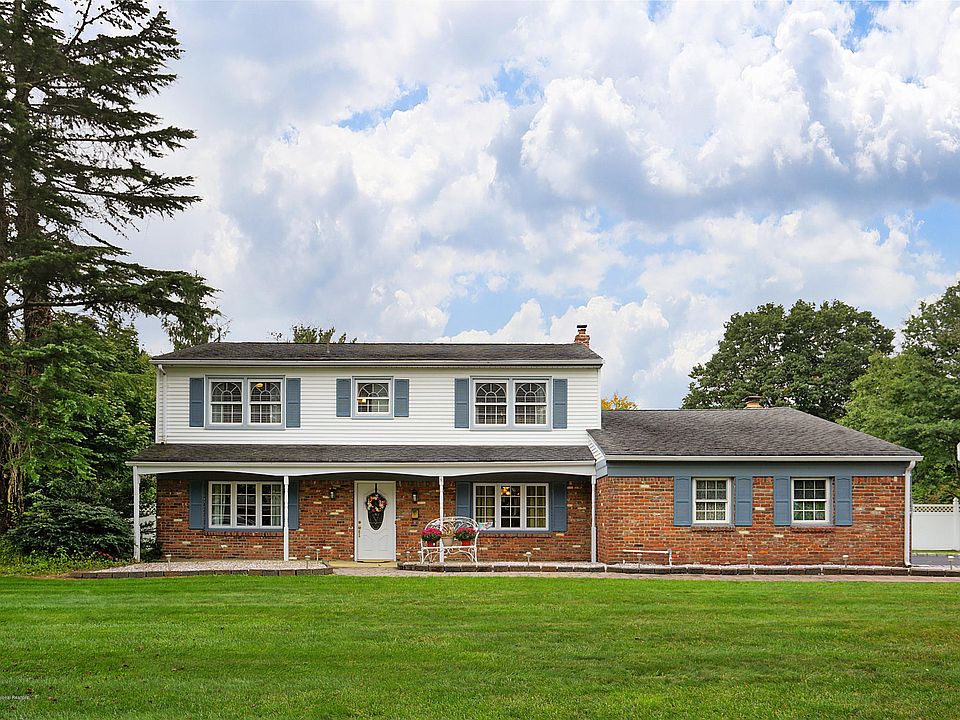 1st image of 39 Hutchinson Dr