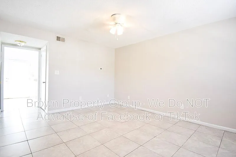 2 bed, 1.5 bath, 950 sqft, $750 — Photo 2