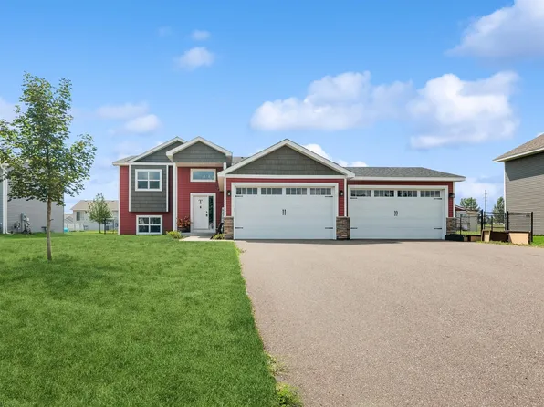 707 Greenwood St SW, Isanti, MN 55040