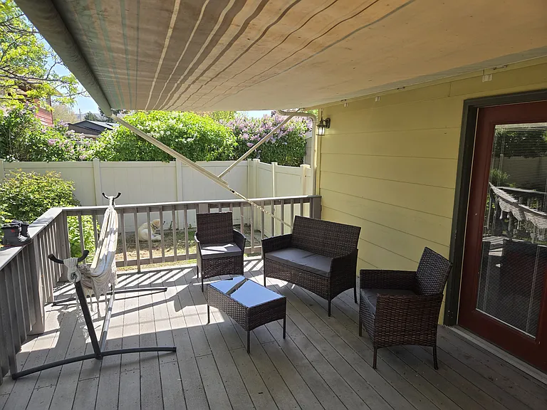 1320 E Main St — Photo 18