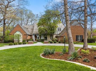 412 W Ravinwoods Rd, Peoria, IL 61615