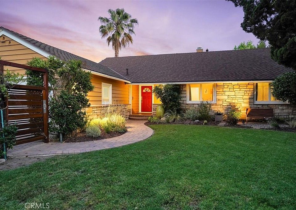 1st image of 14046 Chandler Blvd