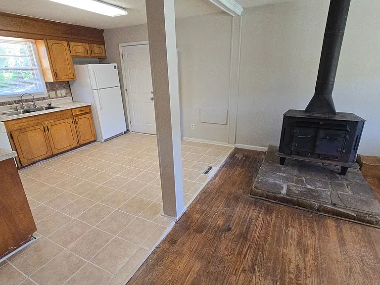 2233 Windsor Dr — Photo 9