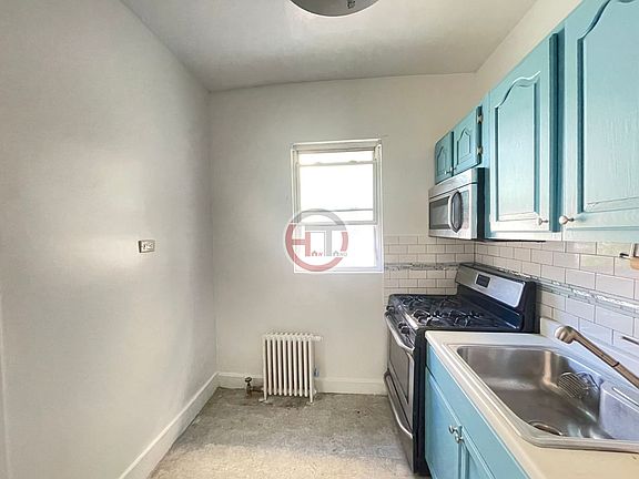 3rd image of 2843 Randall Ave Unit 1