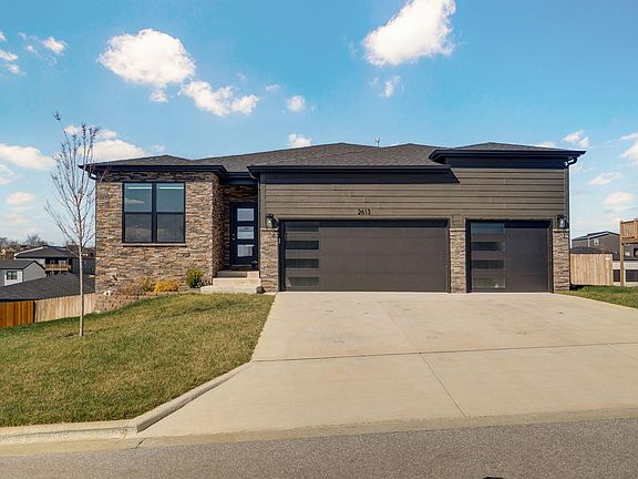 3rd image of 2613 W Goldfinch Drive