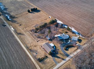 8415 Norris Ln, Capron, IL 61012