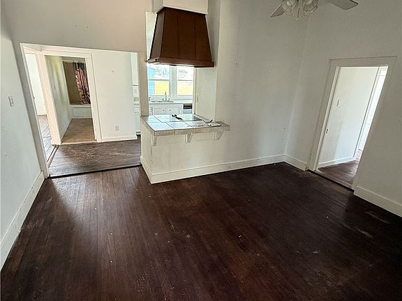 4th image of 507 E Logan St