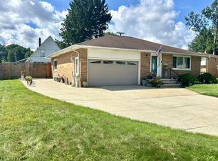 2325 Oaklawn Dr, Parma, OH 44134