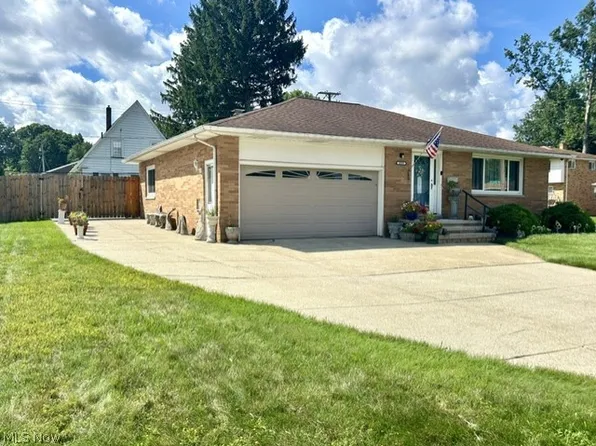 2325 Oaklawn Dr, Parma, OH 44134