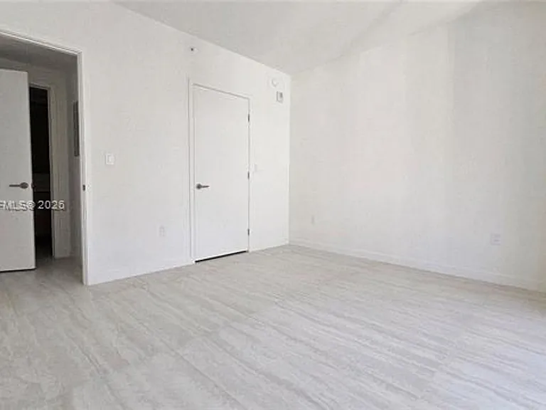 77 SE 5th St #4014 — Photo 43