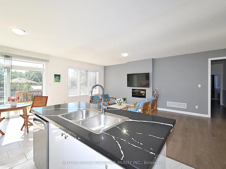 23 Beatrice Dr — Photo 15