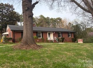 607 12th Ave NE, Hickory, NC 28601