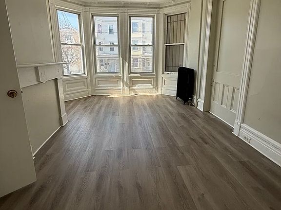 4th image of 118 Ridgewood Ave #1L