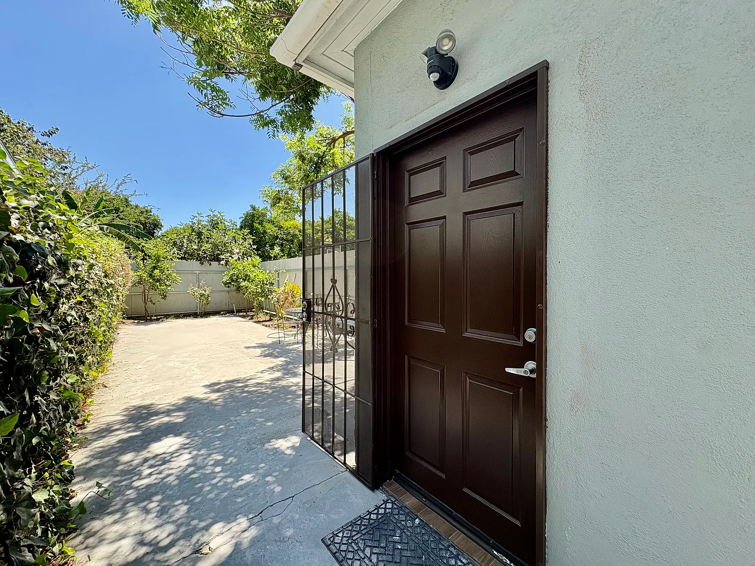 Studio, 400 sqft, $1,800 — Photo 2